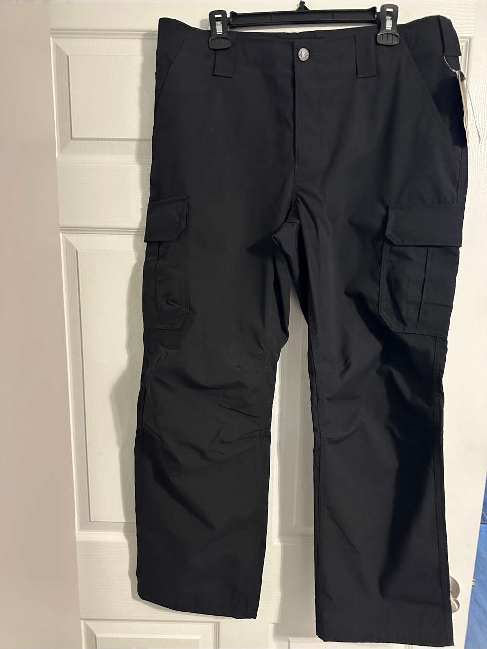 Under Armour Black Cargo Pants with Multiple Pockets